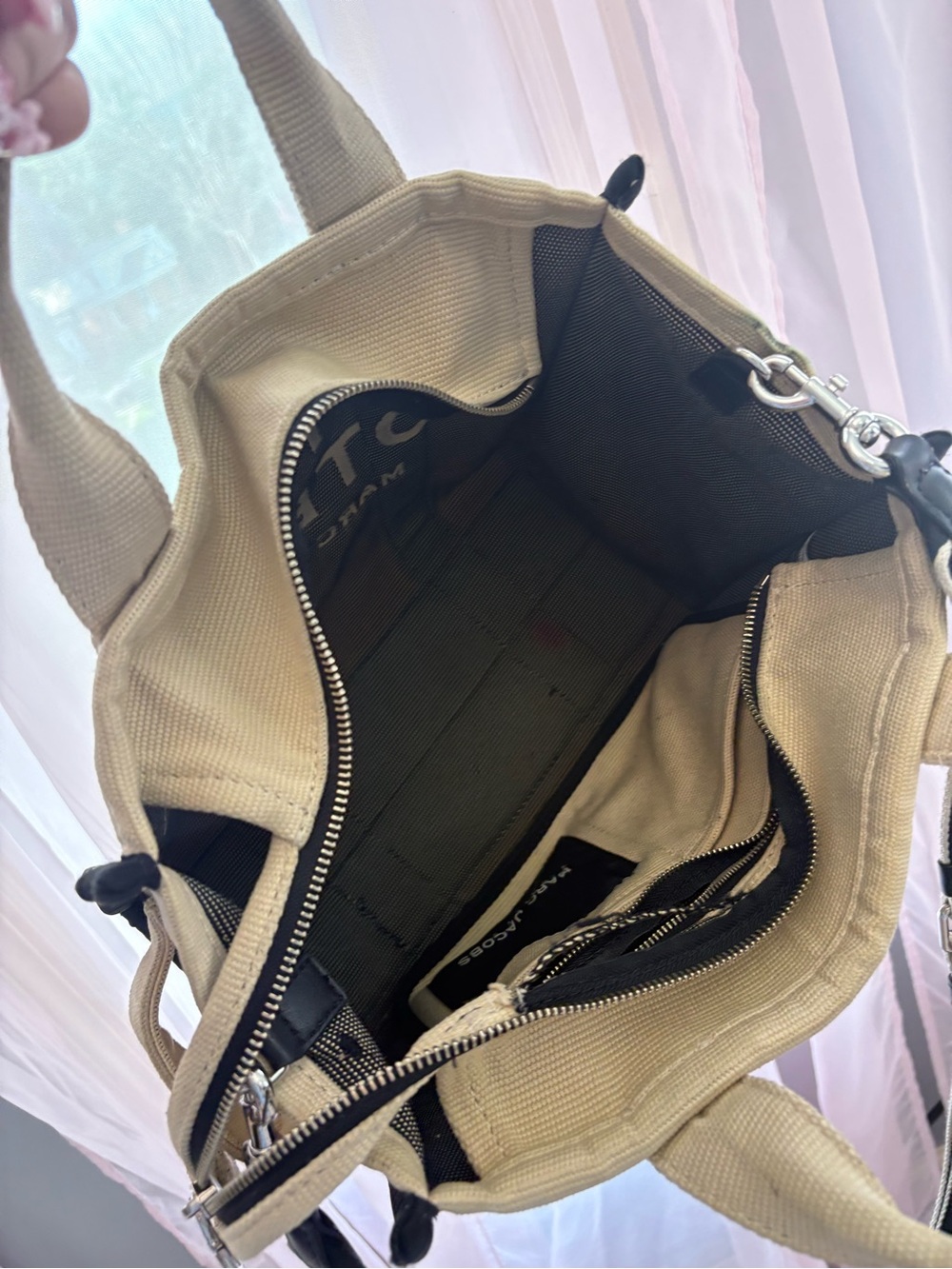 Marc Jacobs Medium Tote Bag in tan & black - Picture 6 of 9